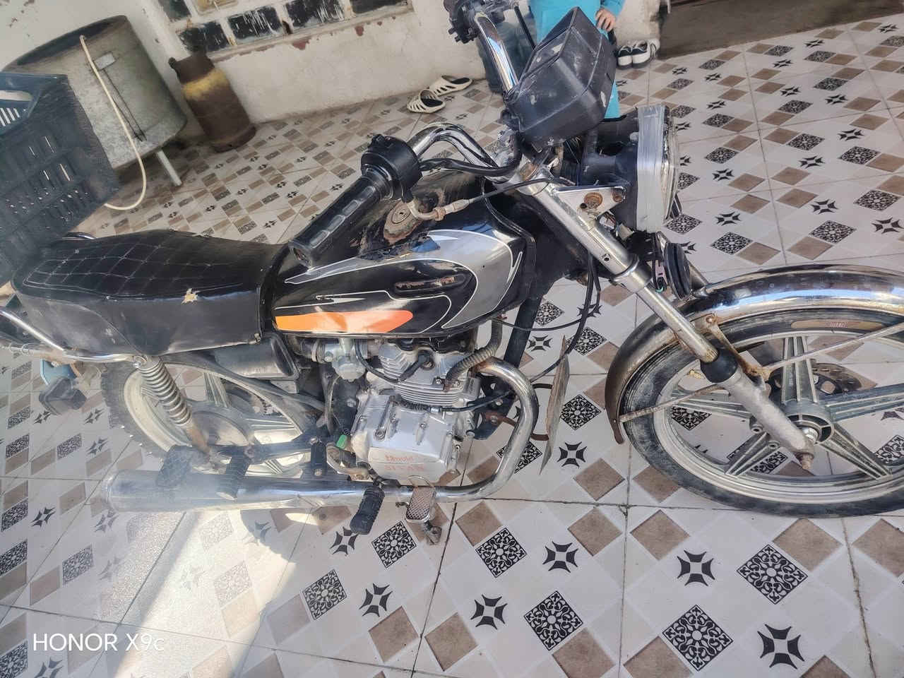 الدراجه سلف 5كير شغال
المكان حله ثوره السعر 350 وبيه مجال قليل
رقم الهاتف : ***********
