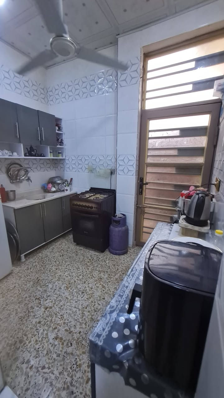 السلام عليكم
🏠بيت ٦٠م طابو زراعي سند ٢٥ مباشرتاً بأسم المشتري شغل وبناء درجه اولى بناء مجمع الحوراء النازك بين مجمع العباس و منتجات نور الكفيل ، 
طابوك جمهوري + كاشي + صب + معالجات حشرات + عكس القبلة بارد الشمس خلفية ، مجاري وانابيب وكهرباء دفن افضل تأسيس  ✅️

⚜️ ديكورات جميلة ٢ حمامات غربي و شرقي غرفه نوم و كلدور و صاله و مطبخ سيراميك و منور ،🏞

 🏡البيت تصميم حلو مو مضرب شمس عكس القبلة شباك ع الشارع مدخلين للبيت مسحوب خط ذهبي وميزانيه كهرباء دولة تبليط ومجاري للصبح شي نازك ومرتب 🏅
يباع مع ٢ سبالت و تخم و براد ماء و كيزر و ماطور ماء و كاونتر السعر ٥٠ مليون قفل غير قابل للتفاوض للاتصال ***********
