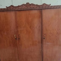 كنتور ٣ أبواب صاج يحتوي على قاصه سريه موضحه السعر ١٥٠ المكان الكريعات ...