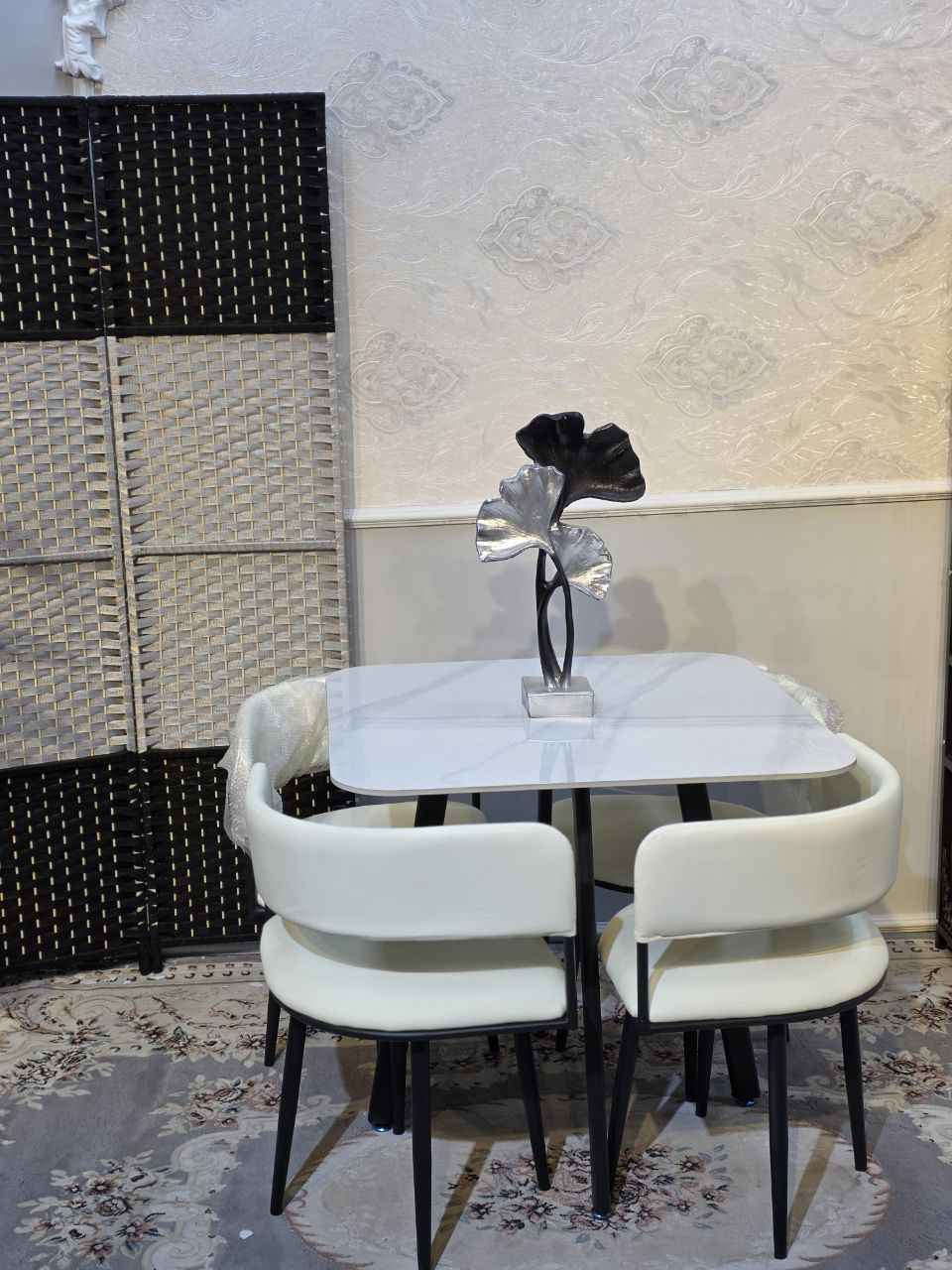 ✨ وصل الجديد يمّنا وبسعر يفرّح ✨
🍽️ ميز طعام مع ٤ كراسي – فخامة وجودة 🔥
سطح مرمر أنيق يضيف لمسة راقية للمكان ✨
كراسي جلد مريحة
هيكل حديد درجة أولى ثابت ويتحمّل ✔️
مناسب للمطابخ وغرف الطعام 👌
📏 القياسات:
▪️ ٨٠ × ٨٠ سم

💰 السعر 220 الف

💞💞💞💞💞💞

🚚 التوصيل مجاني:
✔️ داخل بغداد
✔️


**إذا كنت صاحب هذا الإعلان وتريد حذفه لأي سبب، رجاءا أرسل رسالة إلى الدعم الفني**