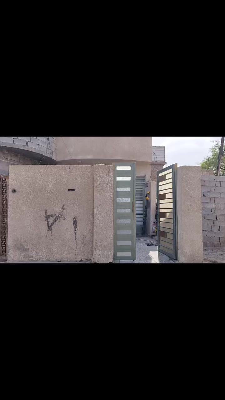 السلام عليكم بيت تجاوز للبيع الغزاليه شارع المركز شارع شركةالفارق المساحه 100م البيت نظيف ومرتب  الأرضية كاشي حمام  سيراميك وسقف صب مسلح يتكون البيت من استقبال  ومطبخ وغرفة نوم كبيره وصحيات خارجية قيد الانشاء وطرمه السعر 20 وبي مجال الاستفسار اكثر رقم الهاتف بي واتساب ***********
