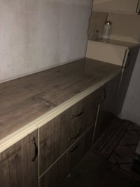 كاونتر للبيع جديد طول ٢متر والسنك ١ونص مامستعمل شي قليل مابي اي شي  فق...