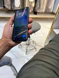 ايفون11 العادي للبيع الجهاز نضيف موضح بل صوره البطاريه90 الذاكره128 بي...