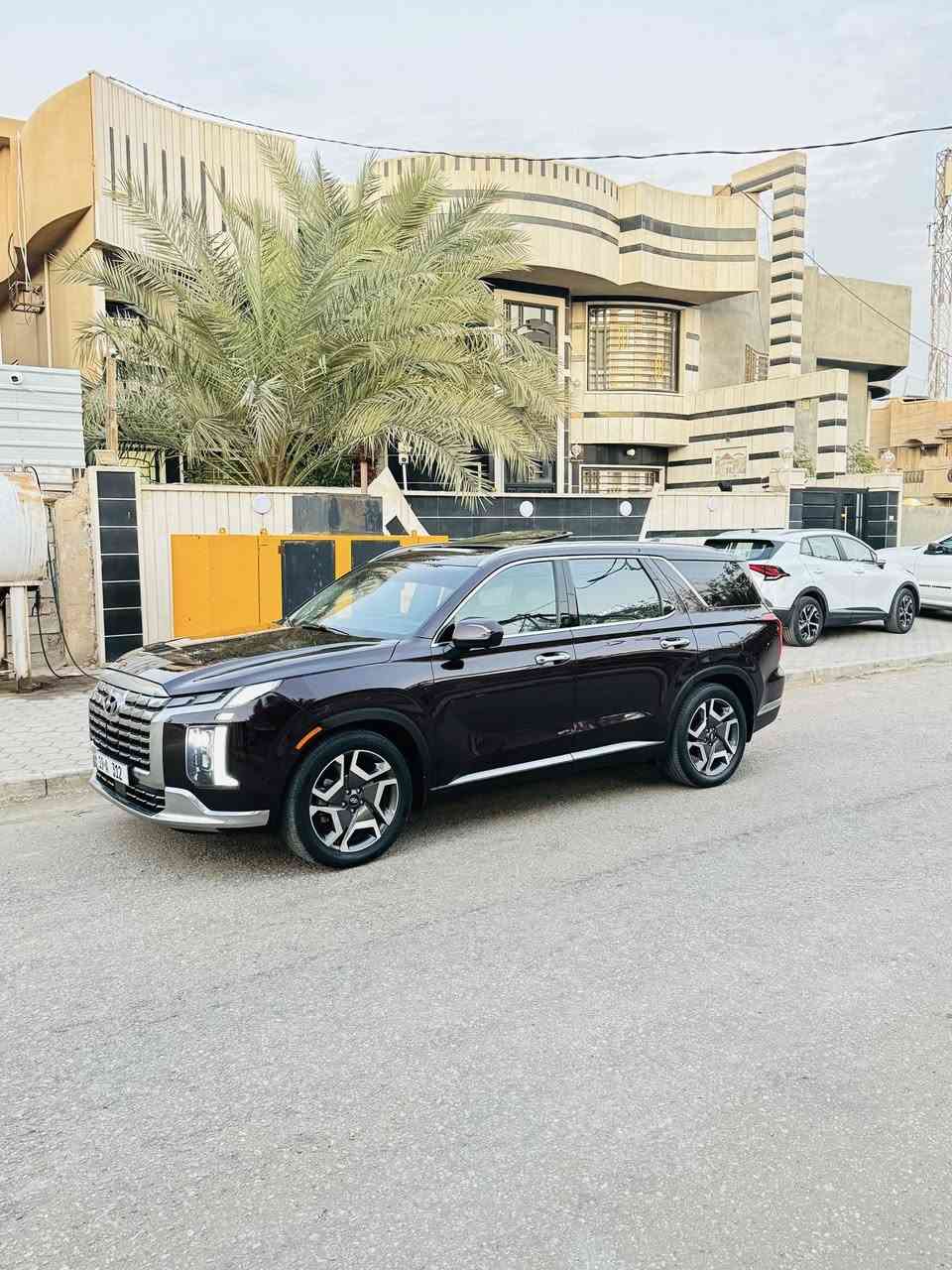 السلام عليكم هونداي بلسايد 2023 فول مواصفات فئة المتد 1/1
بصمة تشغيل وابواب
فتحتين سقف
بردات خلفي 
4 كامرات محيطية 360 درجة
ليد امامي خلفي LED
ويل 20 انج المرغوب
اشاير بلمري
رادار امامي وخلفي وجانبي
تحديد مسار قياده ذاتية
تدفئة وتبريد كشنات امامي وخلفي
داخل جلد
7 راكب سياحي كشن منفصل
حساس امامي خلفي
اوتو هولد اطفاء ذاتي
كشن خلفي كهرباء قلاب 
ثلاجة بلجكمجة
تبريد وتسخين كلاصات
شحن لاسلكي 
محرك 3800 
ماشية 47 الف  بحالة جداً ممتازة ومستوردهة ع ايدي كلشي ع وضع الشركة اي شي ما مفتوح بلسيارة
رقم مميز ثلاثي بأسمي تريدهة مع الرقم او بدون هم عادي
وبيهة بعد هواية مواصفات
حادث السيارة ربع دعامية امامي والبنيد بي فقط بارد واني صبغته بلعراق بدون ايرباك كلة سليم
والسونر مرفق بلمنشور
مكان السيارة كربلاء 
للاستفسار اكثر ***********
