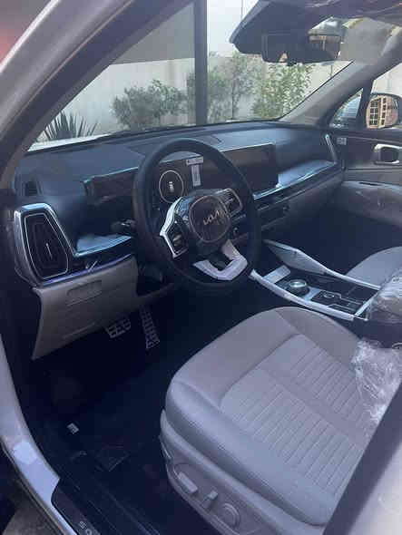 كياسورنتو ٢٠٢٥مواصفات ويل ٢٠ كبير ذاتو شو بالدشبول كراسي كهرباء صندوق كهرباء دبل كامره خلفيه اخي الكريم اقرأ المنشور بدقه السياره مكفوله من الصبغ والبارد والشخط والرصع ماشيه الف كيلو فقط يعني بوضع الشركه التحويل مباشر السعر ٣٣٣ورقه مال البيع يعني أقل من السوق وهي زيرو المكان فلوجه  ***********
