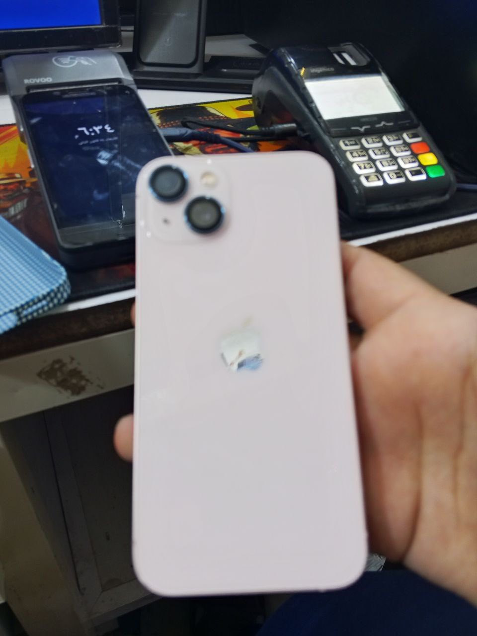 سلام عليكم ايفون 13عادي مبدل بطاريه جهاز نضيف ستعمال شخصي ذاكره 128جهاز حلو ومرتب سعره 375وبي مجال عنوان نجف ***********
