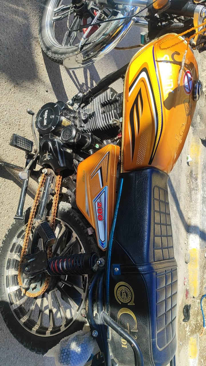 سلام عليكم دراجه سونك محرك 200 موديل 25 
دراجه نضيفه ممفتوحه بصمه عن بعد نكره سلف 
عوزه بس صينيه وتأير المامي مبدل فقط 
سعر 750 بيه مجال لشراي 
مكاني بغداد الحسينيه مال راشديه خاص موجود 
***********
