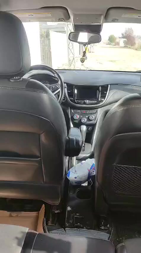 السلام عليكم 
سياره تراكس وارد أمريكي موديل 2019 نظيفه جدا محرك وكير مكفولات 
تبريد ثلج ماناقصها أي شيء ماشيه 59
السعر المطلوب 92 ورقة وبيها مجال 
لمزيد من المعلومات الاتصال على 
*********** بي واتس آب
