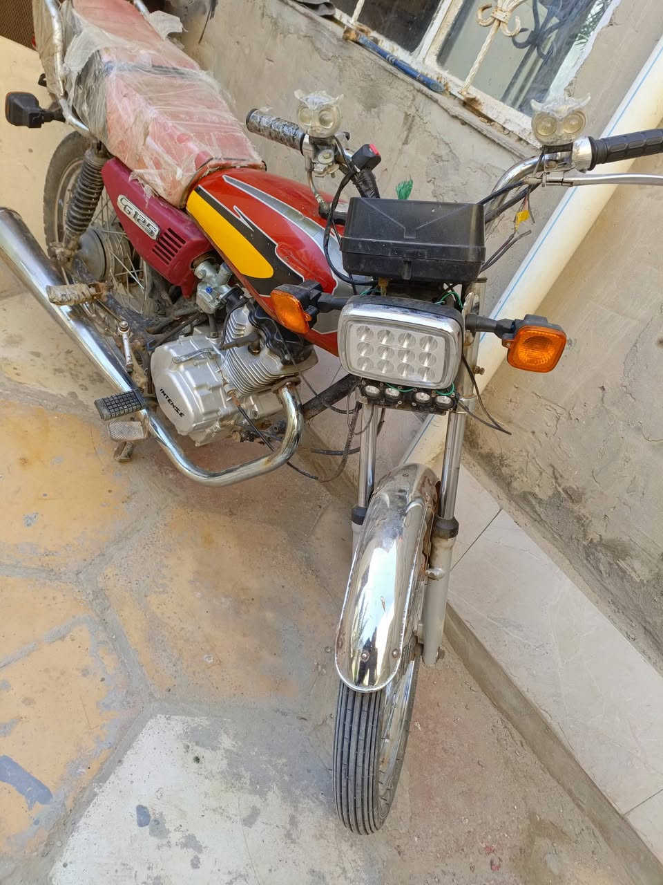 سلام عليكم شباب  دراجه للبيع  كله شغاله  بس كلك كلك  السعر 350وبيه مجال ***********
