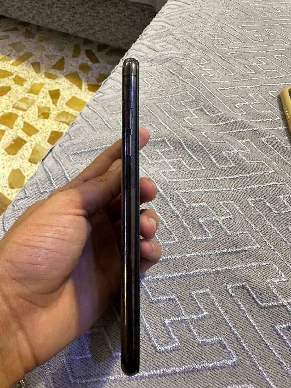 ايفون 11 pro max ذاكرة 256 وبطاريه جديد مبدل 100% وشاشة كذالك نظيف مابي شخط كامرة شغاله بس مشكلتك فيس ايدي واكف شراي تعال خاص ***********واتساب
