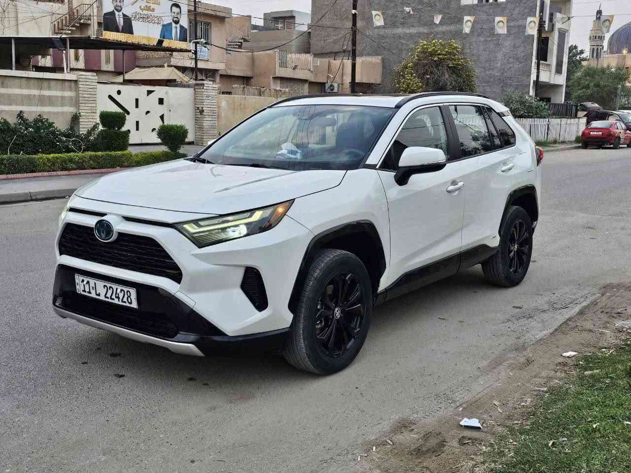 🚗 للبيع - تويوتا راف فور هايبرد SE
‎لون صدفي شذرة سياره جديده موديل ماشيه 25 الف  
‎ :بجم مكفول كبس وشواصي ولغود مكفوله وراديترات وتبريد شركه على الفحص 

🔹 الموديل: 2022
🔹 التسجيل: رقم بغداد
🔹 المواصفات:
✅ محرك 2500 هايبرد
✅ لون توكلر 
✅ بصمة تشغيل + أبواب + صندوق
✅ شاشة حجم كبير
✅ كامره دوارة
✅ صندوق كهربائي
✅ تبريد قطعتين
✅ كشنات أسود مطرز أزرق
✅ كشن سائق كهربائي
✅ تدفئة كشنات وستيرن
✅ رادار أمامي وخلفي + بالمرايا الجانبية
✅ مانع تصادم
✅ تحديد مسار
✅ مانع تزحلق
✅ هندبريك بصمة
✅ فور ويل
✅ بك لايت + إشارة أمامية LED
✅ مانع انحدار
✅ 3 أوضاع قيادة (نورمال - ايكو - سبورت)
✅ تبريد شاشة بيانو
✅ مثبت سرعة (أكروز)
✅ أوتو هولد
✅ وايل كب حجم 18
✅ تحكمات ستيرن جهتين
‏✅ ABS
✅ سياقة ذاتية
✅ 4 دسك
✅ تشغيل عن بعد 
📍 مكان السيارة بغداد

***********
