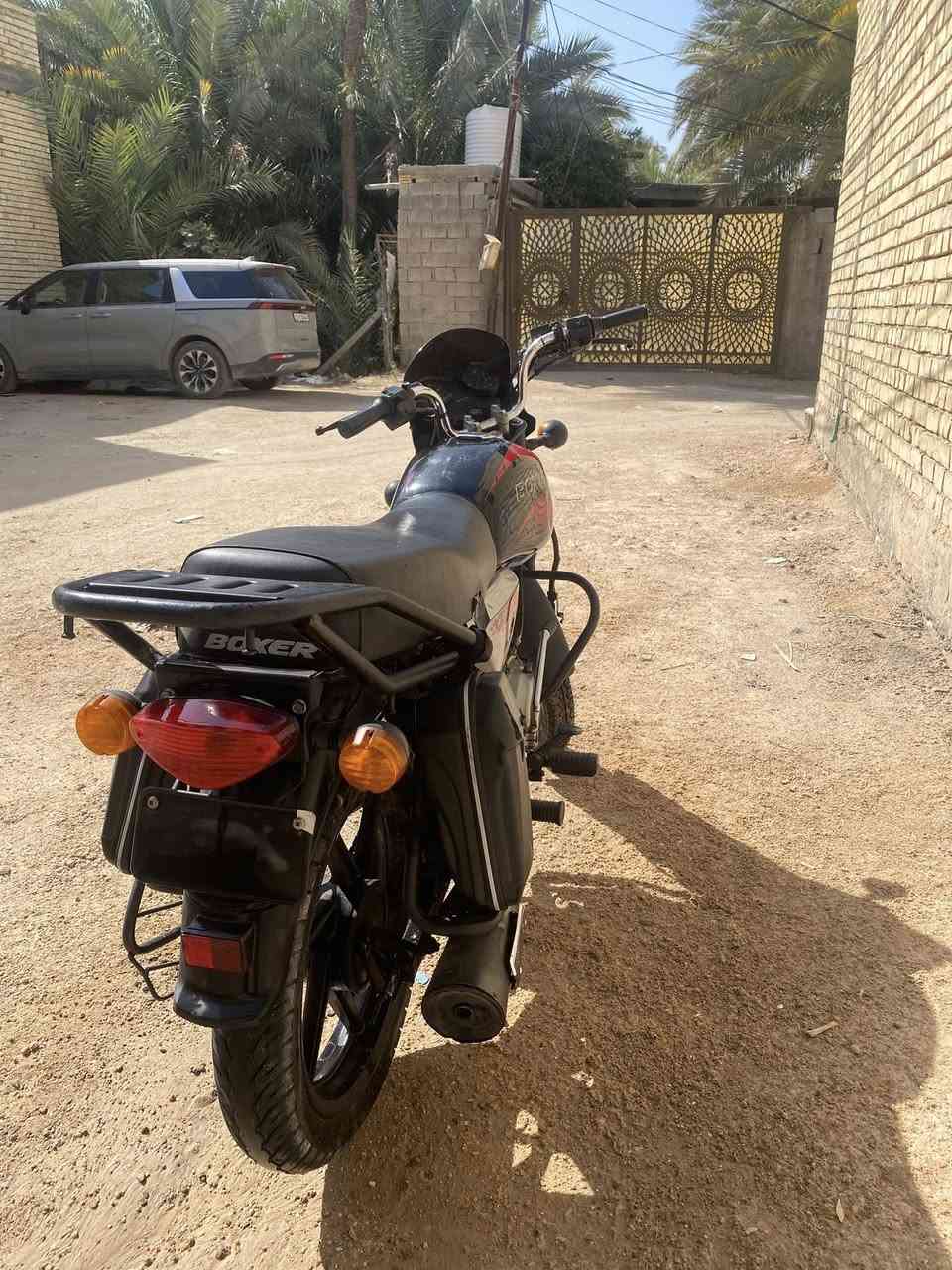 السلام عليكم أخواتي  بوكسر موديل 21دراجه نضيفه وكلش حلوه مابيها  لا خيط بخار ولا ادخان اسود دراجه مداريها لان شايلتني. 
ادير الها دهن أمزويل سعر التر ب١٧يشهد ربي 
قبل ٣ايام تاير وجوب  أمامي ايراني اصلي مو صيني  الدراجه ومامشتغل بيها دلفري دراجه عارضها 1400 وبيها مجال بسيط تقديران الجيتكم واني خادمكم وأخوكم الزغير مكاني كربلاء 
رقمي ***********
