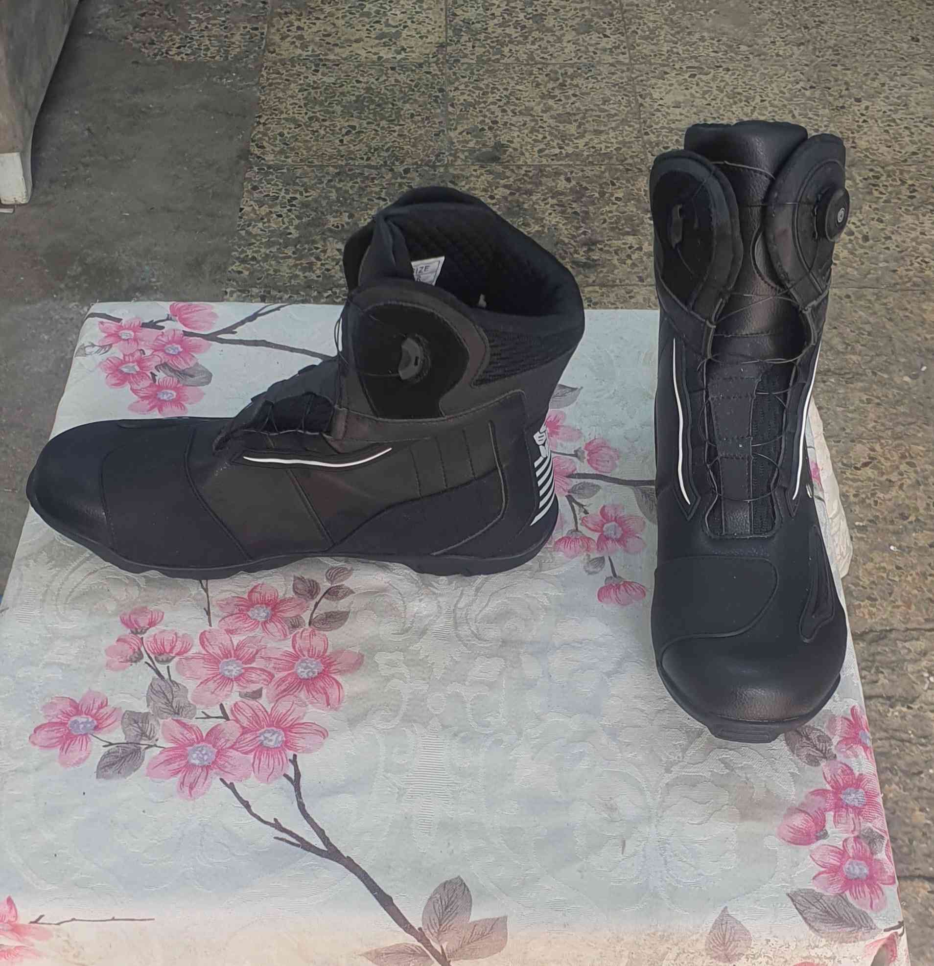 بوت دراجة قياس 46 يلبس هم 45 قطعة جديدة و أصلية كوالتي مالته كلش حلو مثل مموضح بالصور السعر 35 على أول تم


**إذا كنت صاحب هذا الإعلان وتريد حذفه لأي سبب، رجاءا أرسل رسالة إلى الدعم الفني**