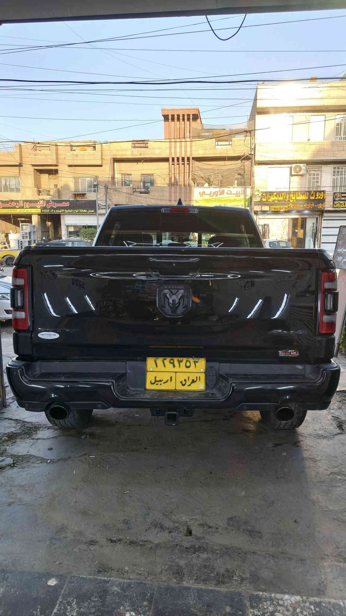 Dodge ram sport black package 2020 clean title 
دودج رام سبورت بلاك باكج ٢٠٢٠ باب طويل بدي قصير  كلين تايتل وارد كندي 
مواصفات لمتد 
دواخل جلد 
مكينه ٥٧٠٠ 
شاشه كبيره
رادار 
نقطه عمياء  
تبريد و تدفئة مقاعد 
بانوراما
دوسه كهرباء
و الكثير من المواصفات الاخرى 
 
ممشى السياره ١٢٣ الف كيلو 
السعر ٣٧ الف دولار و بي مجال
***********

