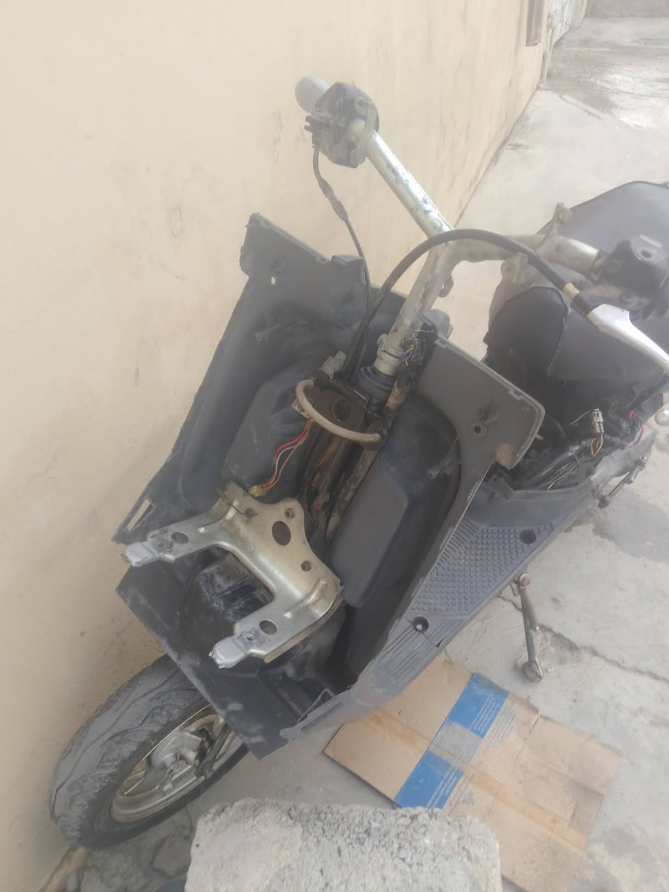 ماطور بزون نصيف حيل شرط هندر واحد محرك فول تحريكه ومعدل العنوان حي القاهرة السعر 100 هذا رقمي ***********
