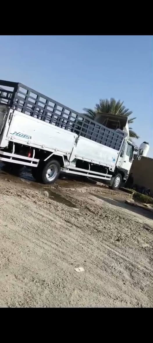 السلام عليكم هينو انكر ابو شفه ثمانين فول عادي طول سته وربع موديل 97 رقم ذي قار تحويل ثاني يوم تخم تاير 19 ونص سياره جاهزه للعمل السعر 220 بيها مجال العنوان الشطره الدلال علي العكيلي 
الرقم الهاتف *********** 
الرقم الهاتف ***********
