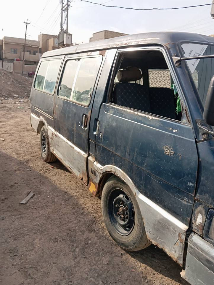 كيا بستا موديل 1995 سيارة جاهزه بس الكير الرابع يفلت السعر 15 العنوان بغداد مراوس او بيع 
*********** بغداد, العراق
