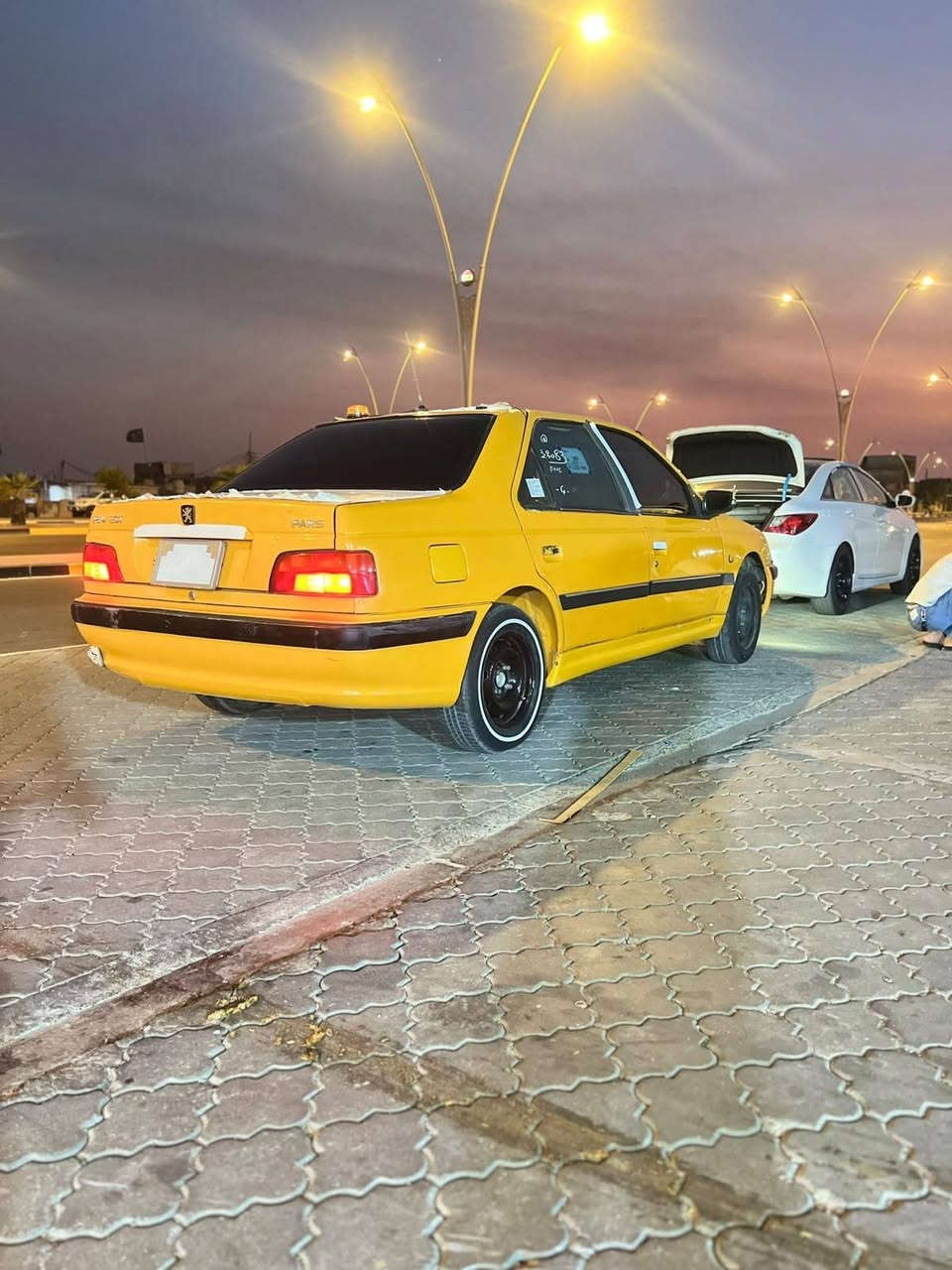 سلام عليكم 
بيجو بارص  
موديل 2018 
كير مكينه تبريد 
حداده 60٪
شرط التحويل
مكان البصره 
السعر 39 او بيها مجال بسيط 
***********
