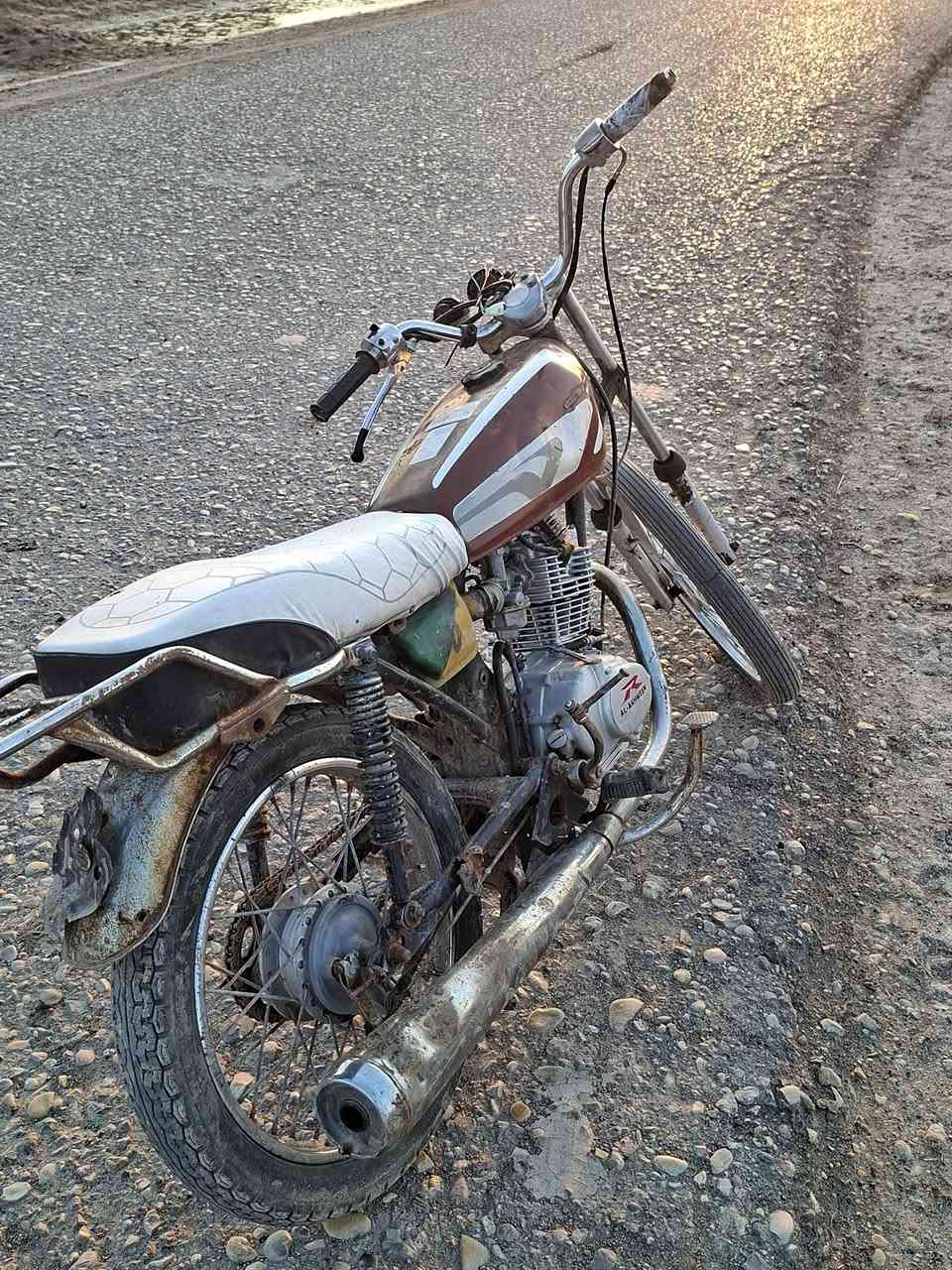 سلام عليكم دراجه للبيع ارشه موديل 13اوراق كوت جاهزه..محرك رابيدوو موديل 21.العنوان واسط العزيزيه
السعر. 300

رقم.(***********)
