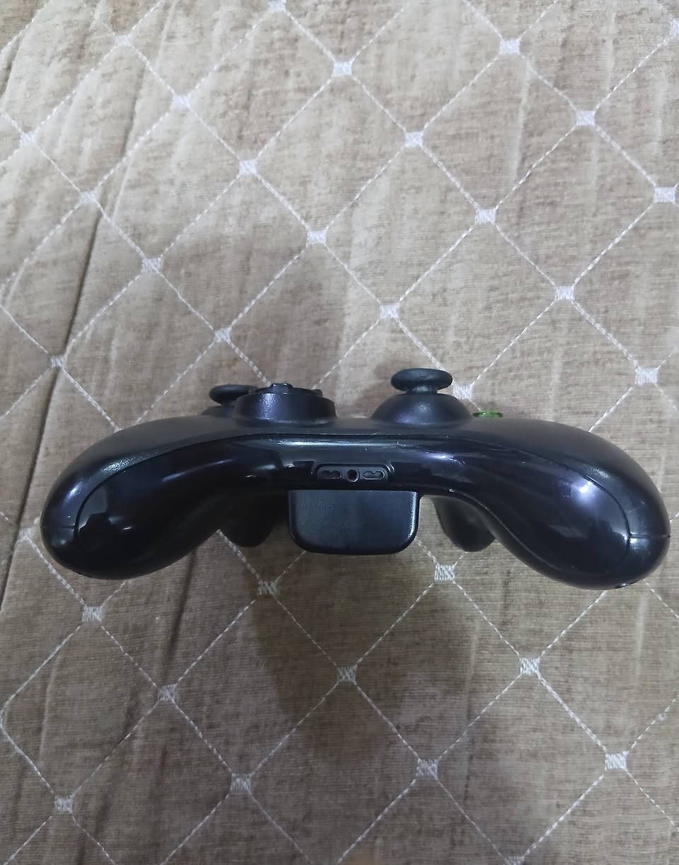 سلام عليكم للبيع جوستك اكس بوكس 360 مستعملة اصلية مو تجارية شغالة 100% السعر 20 الف و بيهة مجال الاتصال على الرقم *********** المكان 
بغداد - الدورة - شارع 60
