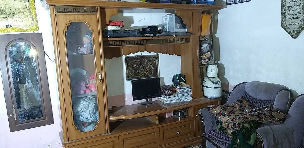 غراض بيت للبيع كلمن وسعره حله شارع الحسينيه رقم الهاتف ***********
