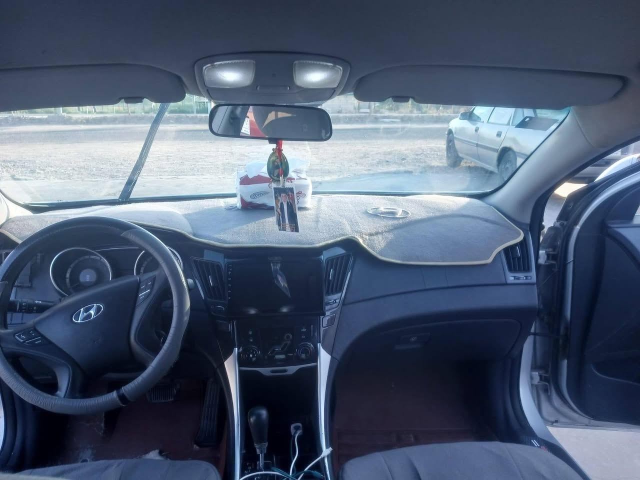 السلام عليكم
هونداي سوناتا للبيع موديل 2011 
السيارة بيه بيبان ثنين وبنيد فقط بدون دواخل 
السيارة معروضه ب100 وبيه مجال 
للاستفسار ***********
