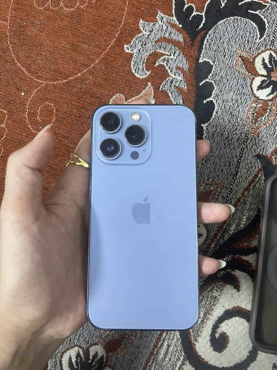 آيفون 13 برو فقط جهاز جديد مبدل بس ضهر وبطاريه كلشي بي جديد بس الشاشه بيها كسره خفيفه جهاز نضيف سعره 390 مكاني آلجوادر مستعجله على بيعته
الرقم ***********
