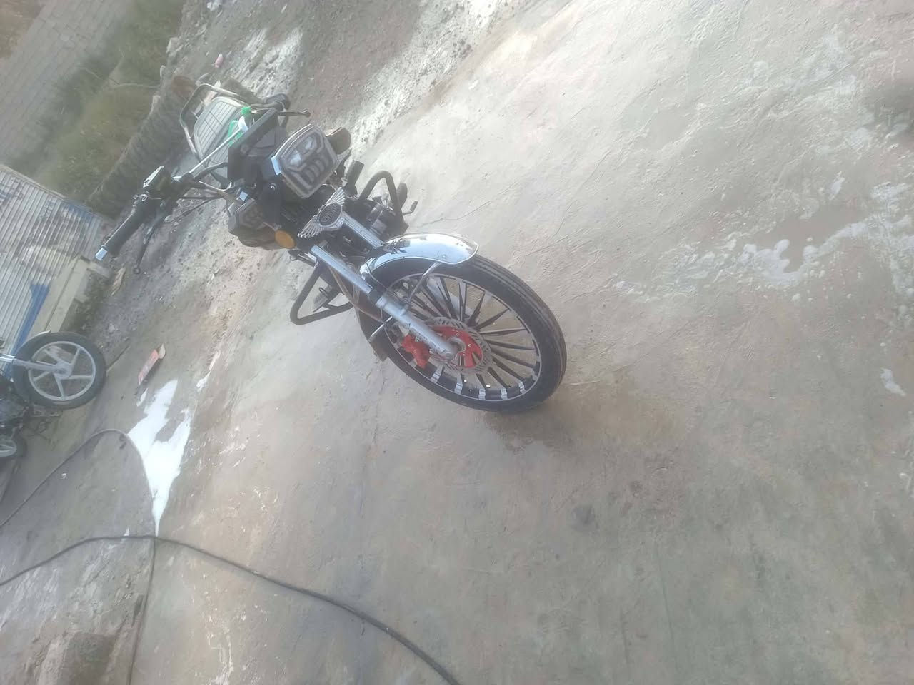 السلام عليكم درجة للبيع موديل 24شكل 25دراجه حلوه كاعده أوراق كامله المكان ديالى الخالص الرقم ***********
