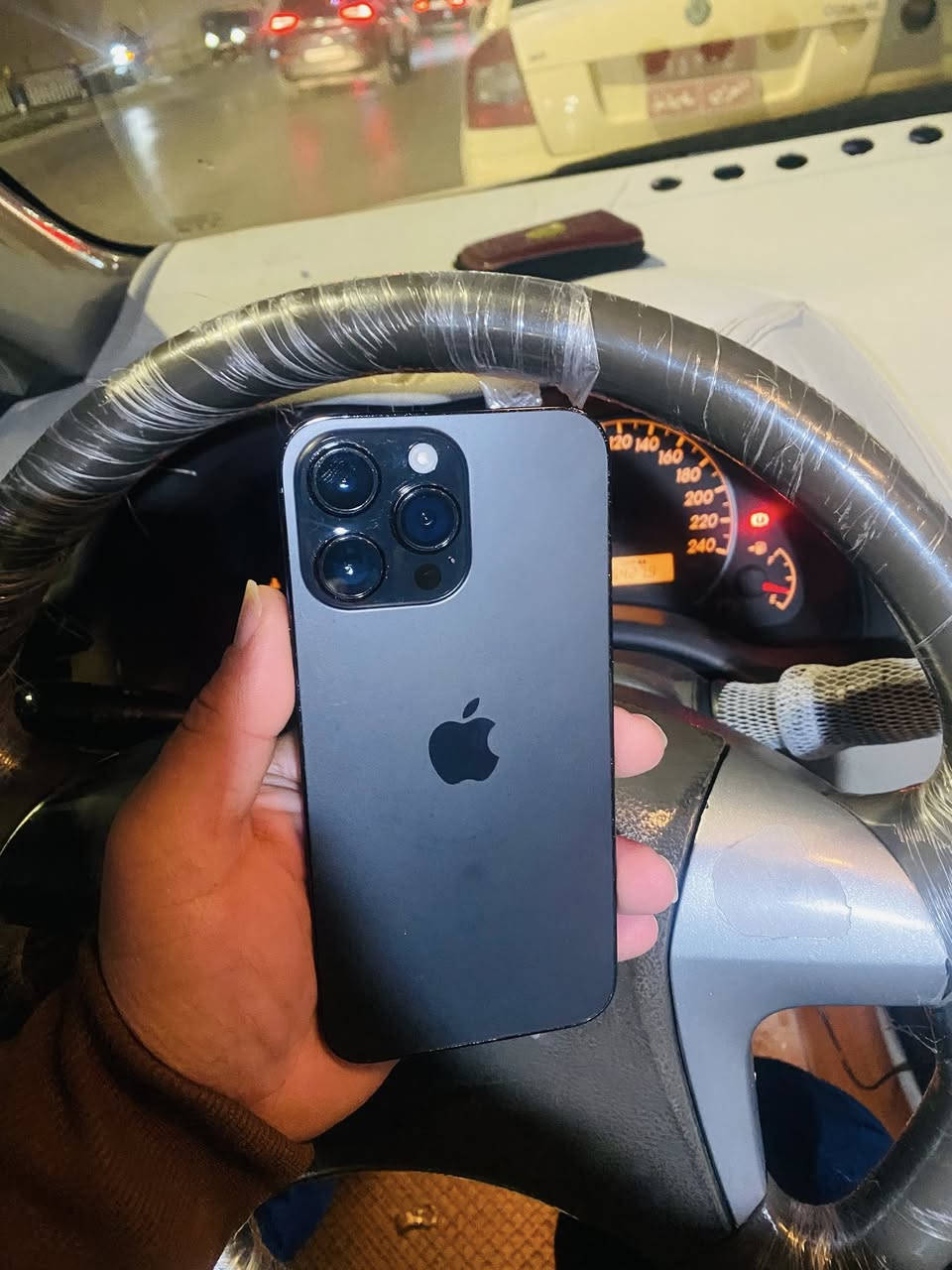 ئايفون١٤پرؤماكس ١٢٨گيكا.باتري ٨٧.يةك سيم و ئيسيم.موبايلةكة بةهةمووشةرت و زةماني .مالي دوستة هيجي نةكوراوة.تةنها كةمي وردة شوختي كةفةري هةيةماباقي يةشةرت هةوانايات.٤٧٠دولار.تكاية گةرموشتةري نيت سةرمان مةئيشينة.
شوين سليماني
ژمارةي موبايل.***********
