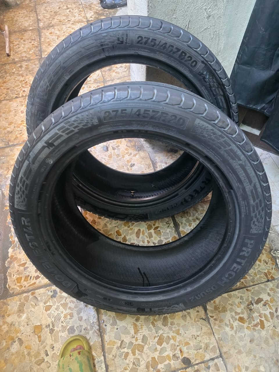 سلام عليكم
تايرات جارجر  حجم 275/45/20 

كوري اصلي درجه أوله 

التاير صار  ثلاث أيام من شديته بس اشتريت وياله مع تايرات وضميت الجدد هذن

السعر 175 وبيه مجال حك الجيه 

الهاتف *********** واتساب
