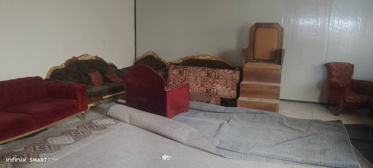 سلام عليكم تخم بيع مستعجل 80الف الشعب حي وار ***********
