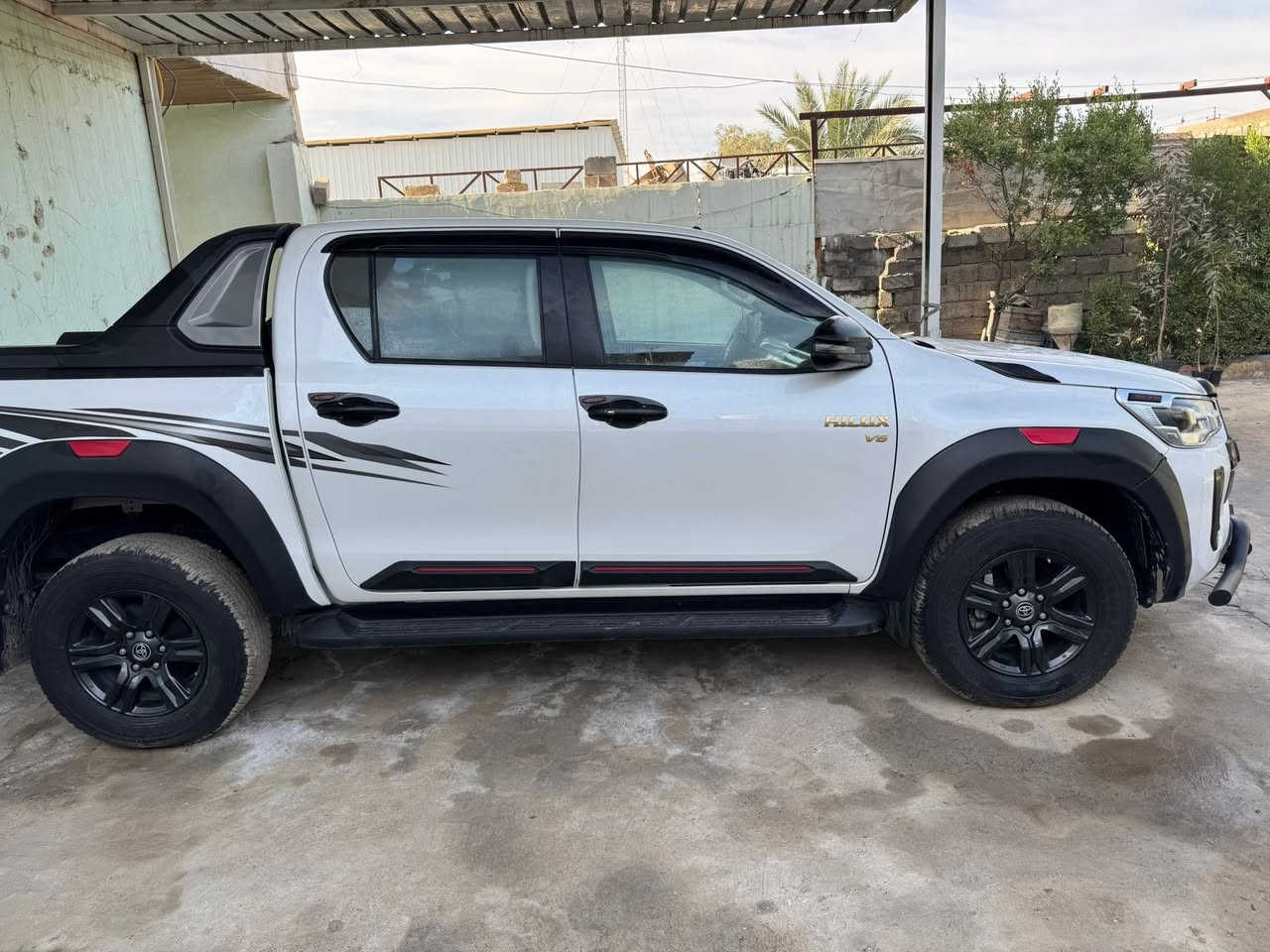 بيكم هايلوكس TRD
موديل 2024 
زيرو ماشي 4000 
سياره بعده تراب الشركه عليه 
عنوان موصل 
رقم الهاتف *********** 
السعر 385 وبي مجال بسيط
