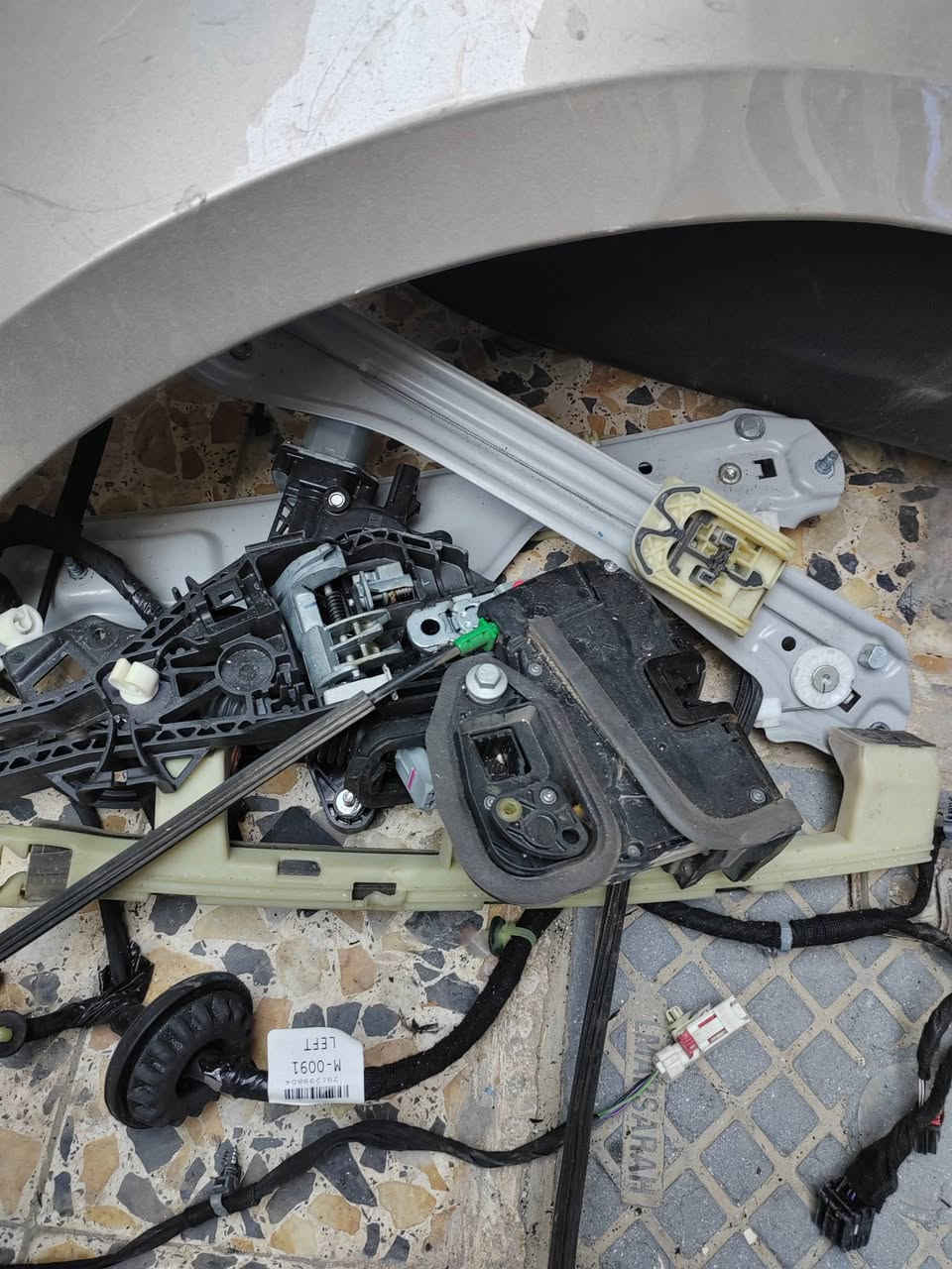 بابين ماليبو جهة السايق صار بيهن ضرر الباب الخلفي ضربة بسيطة ترجع بارد باب السايق ضربة قوية  اريد ابيعهن كاملات هنة وابطاينهن وسماعاتهن وكيلونتهن وكونترولات الجام ***********
