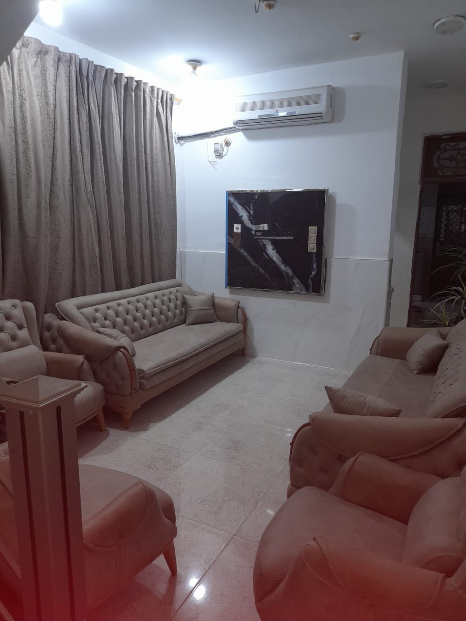 السلام عليكم بيت للبيع مساحه ١٠٠ م ٥ في ٢٠ يحتوي على طابقين طابوق ملك صرف سند تحويل مباشر الطابق الاول غرفة نوم وصالة ومطبخ واستقبال والطابق الثاني غرف عدد٣ بعقوبة مدخل الرحمة مقابل الفوج رقم القطعة ٩٢٤٣ امام خدمات على شارعين السعر اتصال فقط ***********
