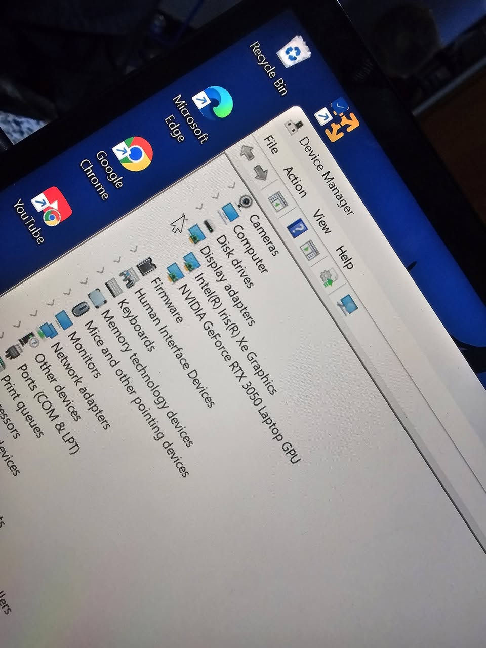 للبيع asus rog flow z13
الجهاز ميشتغل الا عالشاحنة مابي اي خلل بالهاردوير غير البطارية انضربت و فريمات الالعاب بي تهبط ماعرف ليش ابيعه على حطته ب800 او مراوس ببي سي نفس السعر
مواصفاته جوة بالصورة 
Gpu: rtx 3050 + intel مدمج
يعني كرتين شاشة
Cpu: 17 12th
و الذاكرة واحد تيرة
مكاني بغداد و توصيل موجود


**إذا كنت صاحب هذا الإعلان وتريد حذفه لأي سبب، رجاءا أرسل رسالة إلى الدعم الفني**