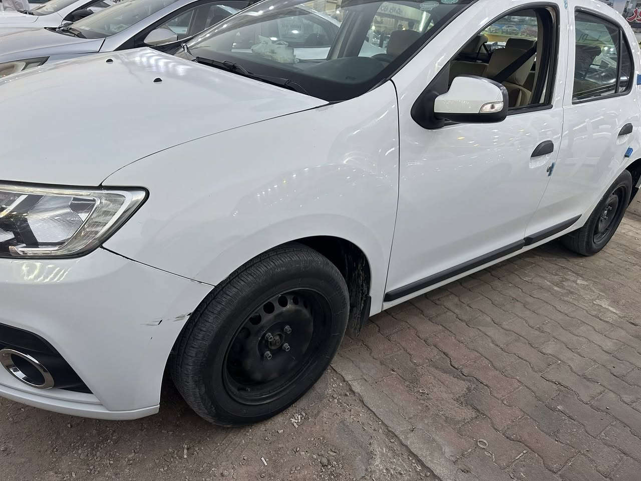 السلام عليكم بيع مستعجل السعر 65 قفل
رينو سمبل مديل 2020 
بيه بنيد مصبوغ وربع الجاملغ موضح بالصور 
ماشية 103 الف 
المكان النجف الاشرف 
للاستفسار ***********
