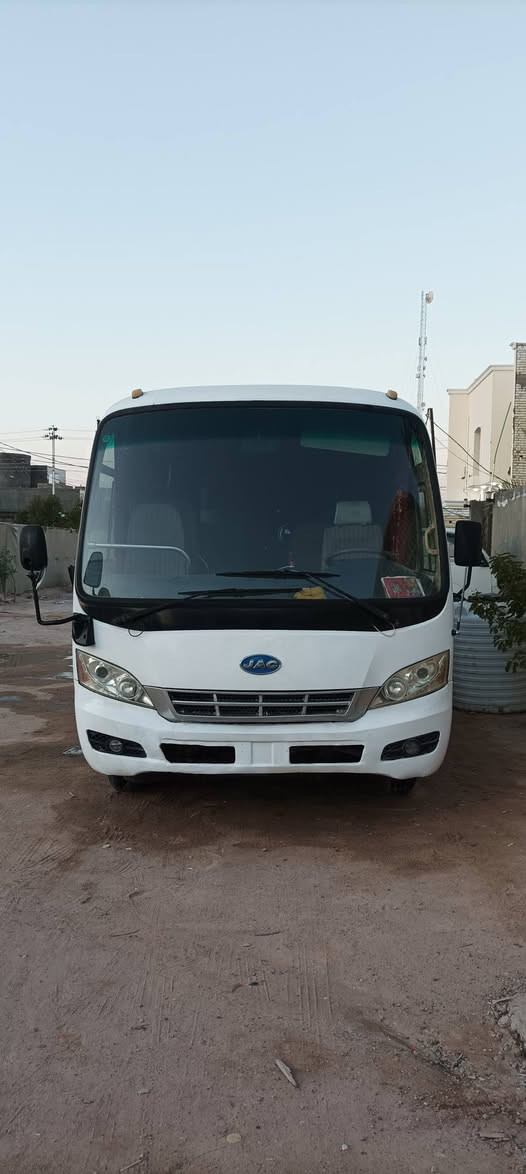 السلام عليكم باصJAC  للبيع موديل 2014 معامله جاهزه للتسجيل كبل للمرور سياره كفاله بلاديه مكينه وكير واكسل كفاله على بلاده برغي ما مفتوح بيه دواخل نضيفه جدا عله بلاده جديده تبريد شغال ثلج كهربائيات كله على بلاده التفاصيل أكثر اتصال على الرقم  ***********
