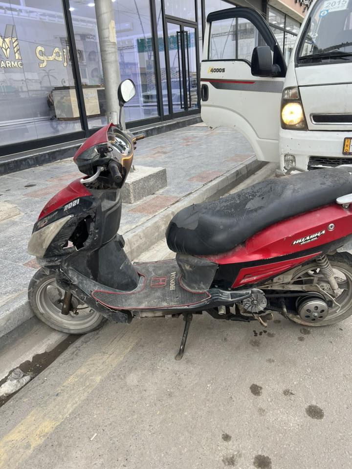 السلام عليكم 
دراجه للبيع شغاله أبيع كوم حديد 100 الف 
***********
