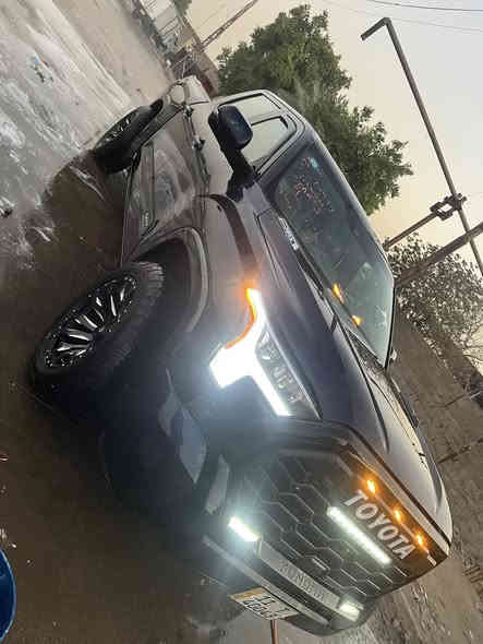 سلام عليكم اريد مرواس ويه برادو شكل الجديد  ماشية حتى لو بدون موصفات  عندي تندرا ٢٠٢٣ هايبرد باسمي ماشية ١٢  ميل 
***********
