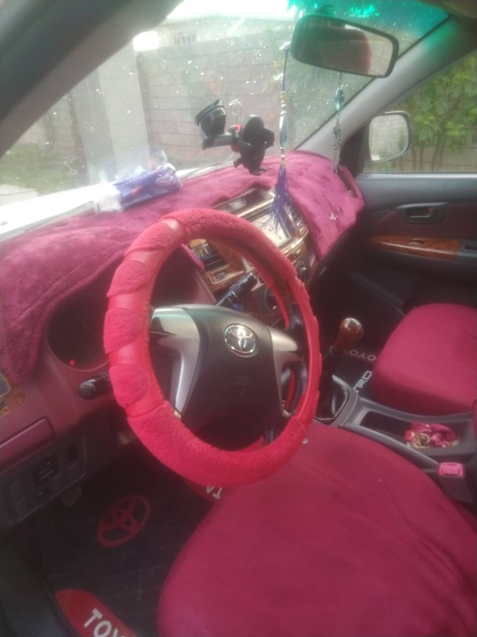 السلام عليكم هايلوكس للبيع موديل 2012 شاص 19 بها بارد بسيط جدا صفحه جهه اليمين بل باب  سياره رقم واسط مشروع وطني بسمي ولباقي كفاله عامه رقمي *********** السعر تصال
