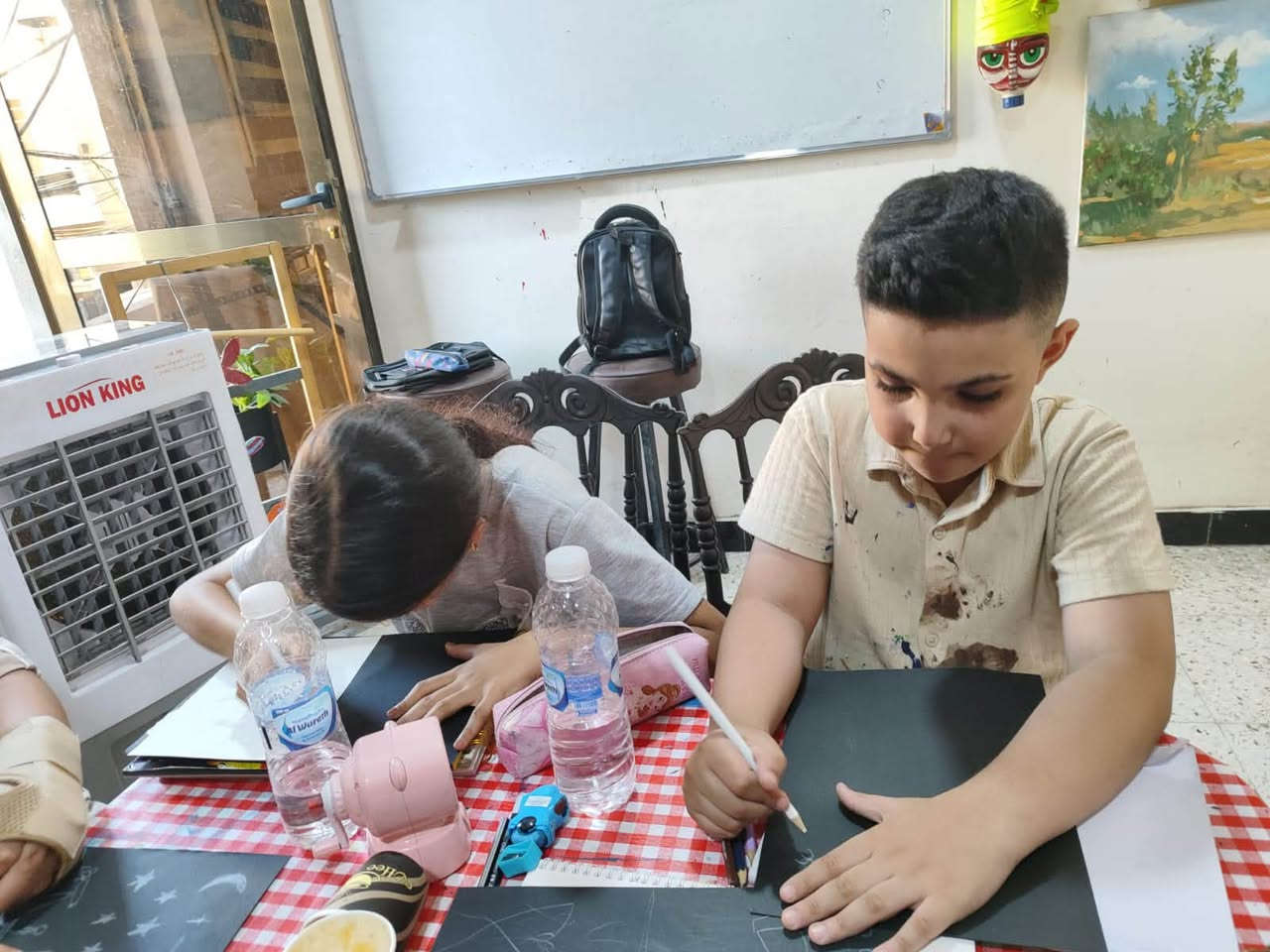 دورات الرسم في بيت الكا 
تتكون من الرسم بالإكرلك  لمدة اسبوع
والرسم على الزجاج  لمدة اسبوع
والتخطيط بالفحم لمدة اسبوع
والفخار لمدة اسبوع 

 الاشتراك اما يومي او أسبوعي او شهري قابل للتجديد 
العنوان /السيدية/مربع تبوك/زقاق٥٣
***********
