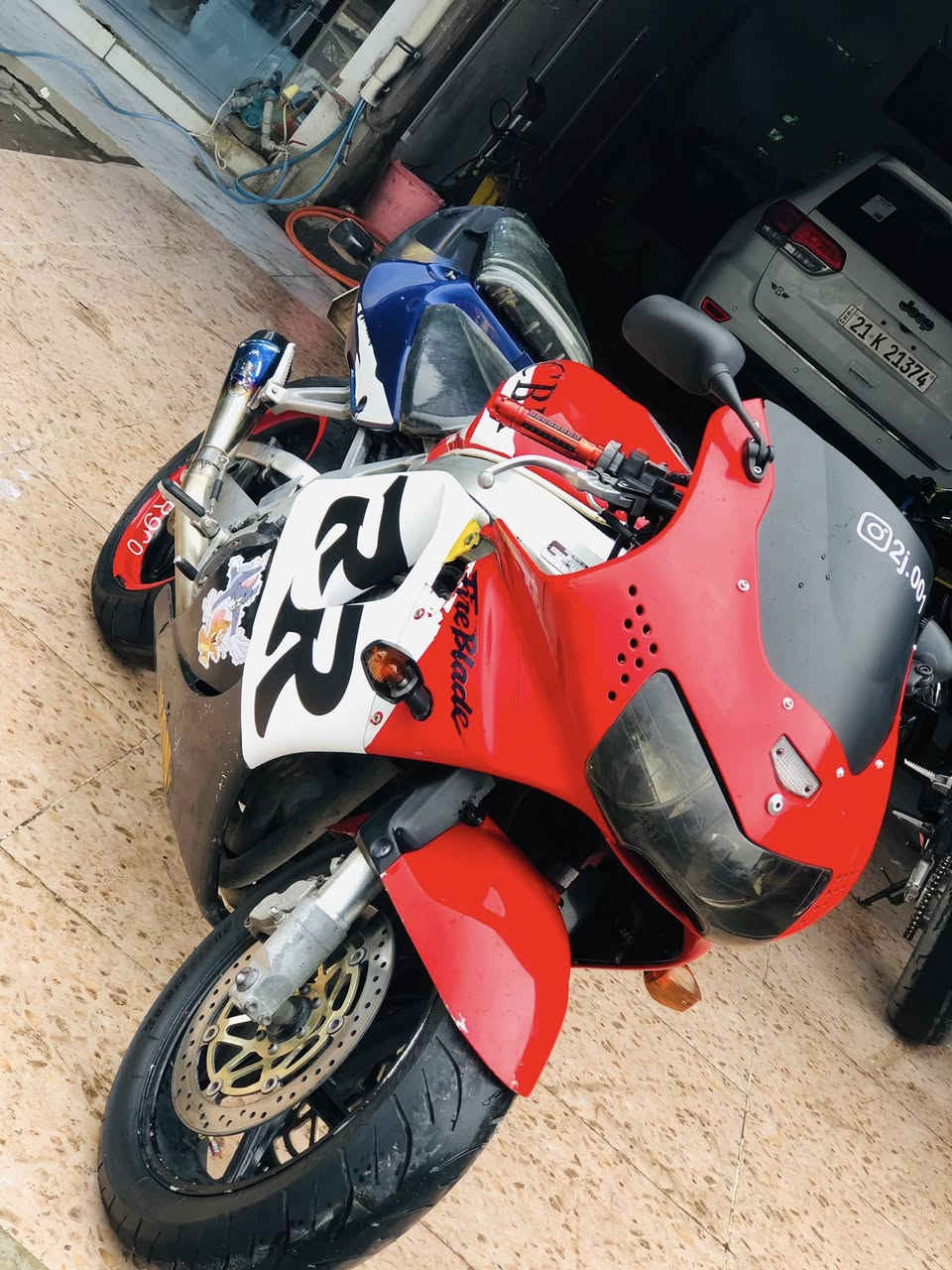 سلام عليكم هوندا 919 دراجه خير من الله محرك مفتوح مره وحده و تجفيت يم اسامه معروف بكركوك تايرات جدد صالنصه M4 
 سعر15 بي مجال
مكاني كركوك اسرى مفقودين 
رقم تلفون ***********
