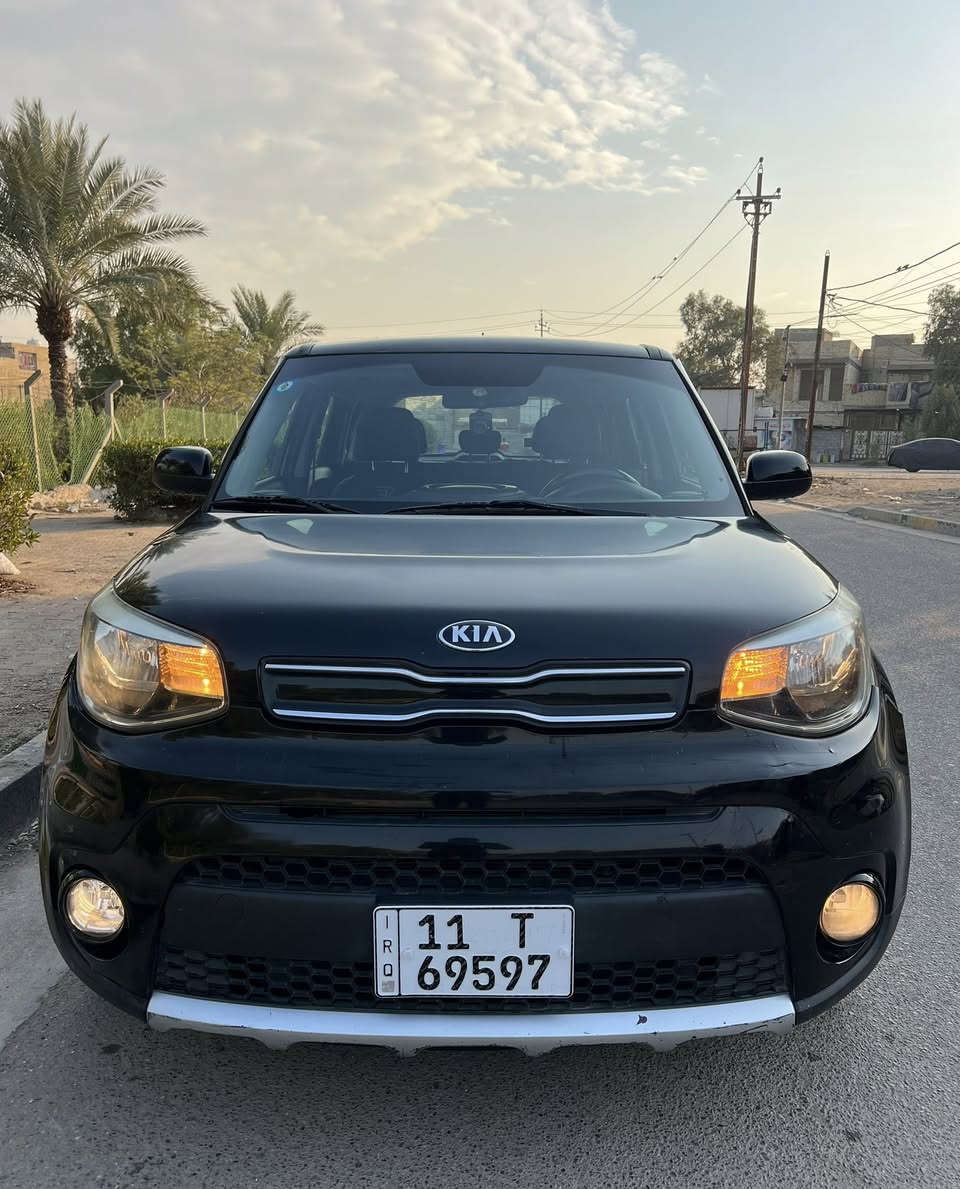 كيا صول 2018 (بدون ايرباك )
رقم بغداد انكليزي باسمي 
مكينه 2000 gdi مكفوله 
ماشيه 80 
ضرر صندوك سطحي مبدل بقطعه نفس اللون وجاملغ صبغ يعني قطعه وحده صبغ
كلشي بيهه ع وضع الشركه وبلادي 
السياره بدون اي نقص او خلل او مصرف 
مكاني بغداد 
سعرهه 128 
رقمي ***********
