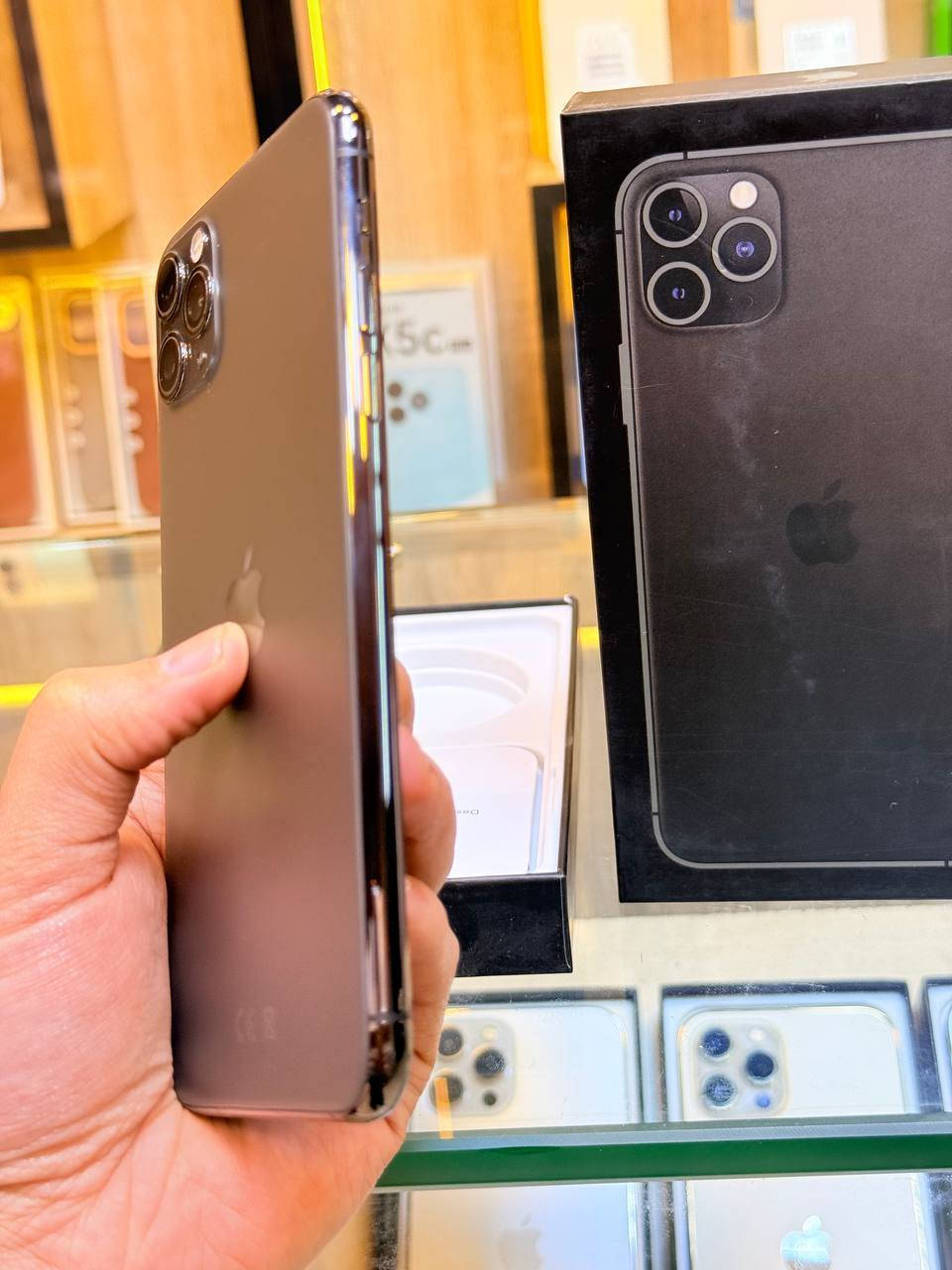 🌙🌙 عروض شهر رمضان  🌙🌙
أيفون11 برو ماكس ذاكره 512 ركز ذاكره 512 بطاريه 96 اعتبره فاتحه بيدك من كارتونه ممبدل بي شي مع ضمان5ايام نضافه 100‎%‎ كامل ملحقاته  وتر بروف عل حاسبه كله نورمل⭕️متوفر اقصاد رافدين منصه⭕️ 
 مكاني بغداد البياع شارع 13 مركز الريس للموبايل
السعر 425 الف  
***********
