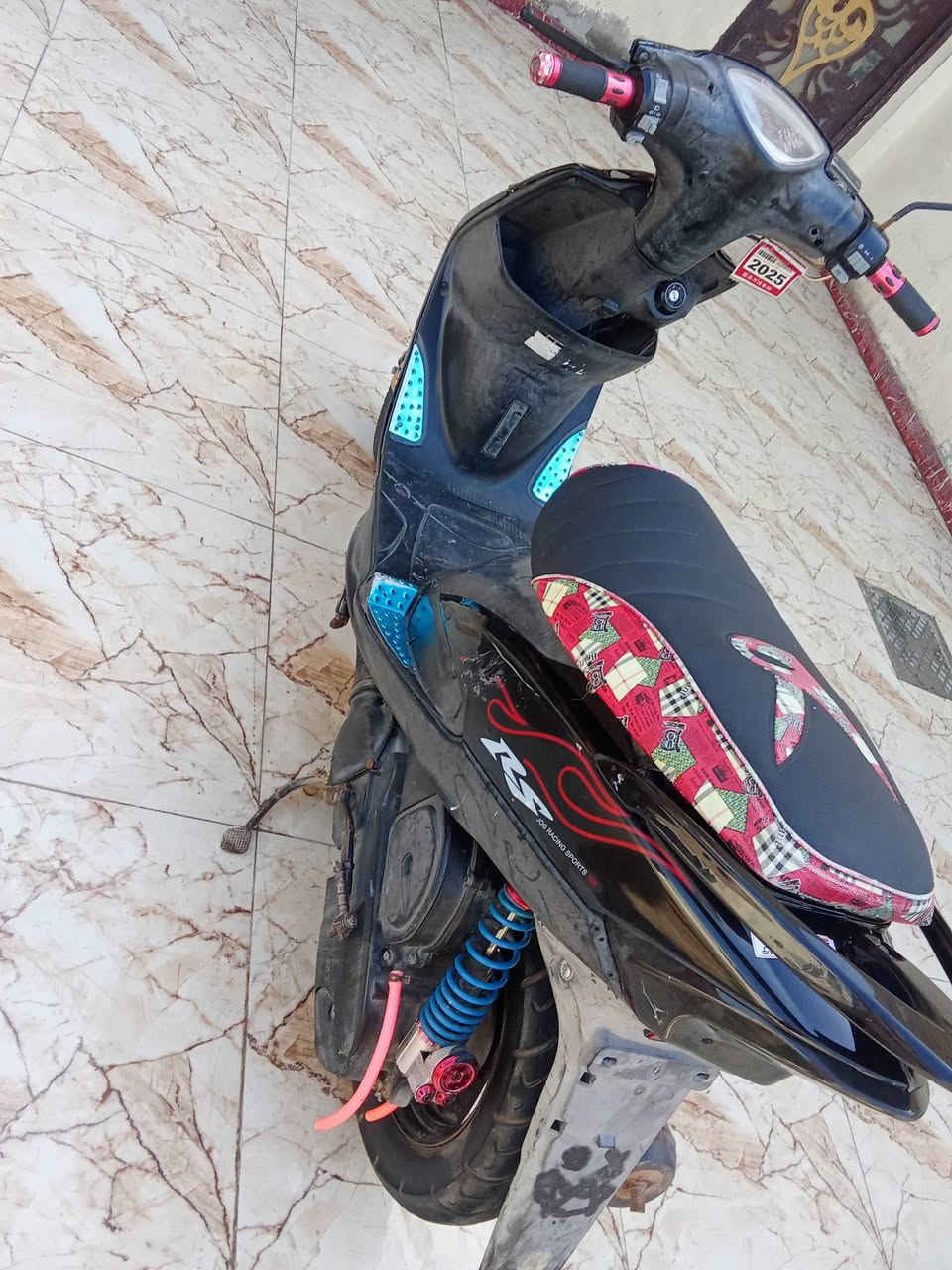 السلام عليكم
دراجه ماكس عدله بوشه 50 بلاد شغاله سلف هندر كهربائيات جاهزة مكينه نشطه وحلوة كفراته مختمه السعر 550 وبيه مجال 
ناصريه الاسكان الصناعي ***********
