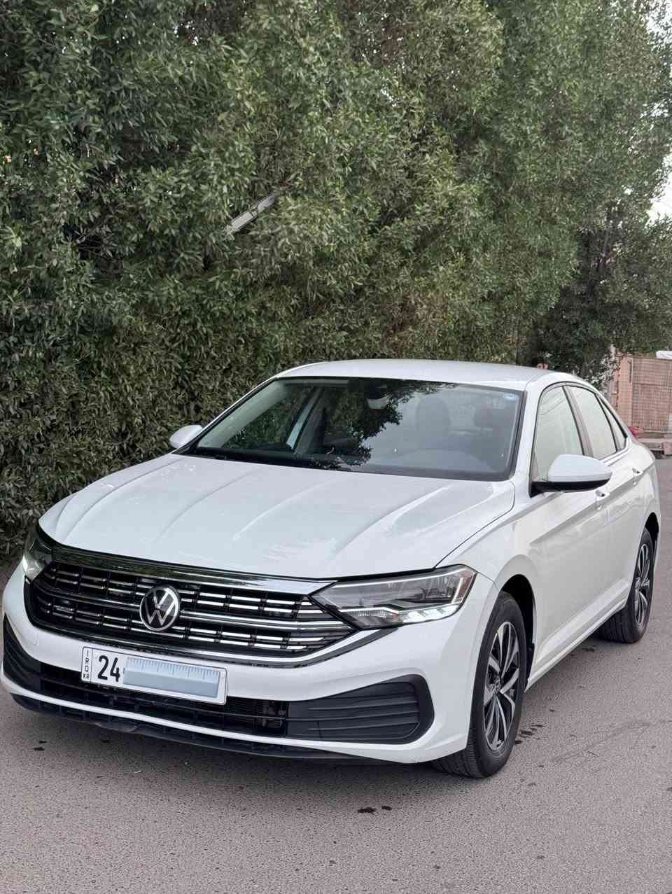 سلام عليكم 

فولكسواكن جيتا 2024 سياره جديده نص فول 

بيها نص البنيد صبغ فقط بدون دواخل بدون كلشي 

المواصفات: 
رادار امامي 
رادار جانبي 
رادار خلفي 
حساس خلفي 
كامره خلفيه 
تحديد مسار 
تحكمات ستيرن 
سايد بريك بصمه 
شاشه كبيره 
لايت زنون بلادي 
وباقي المواصفات المعروبه 

سياره جديده بمعنه الكلمه واحلى من الصور 

ماشيه 24.000 ميل رقم دهوك بأسمي هزه وسنويه ورقم كله جديد تحويل ثاني يوم 

مكان السياره بغداد 

لااستفسار : ***********
