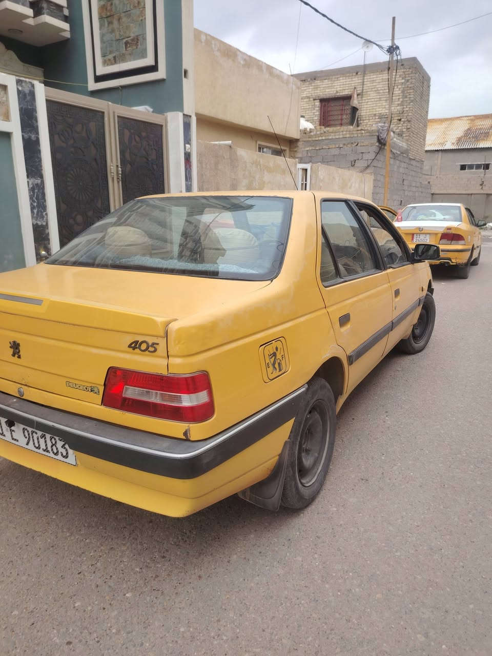 السلام عليكم 

للبيع *بيجو لميس 405*

*الموديل:* 2013 (13)
*الرقم:* بغداد 11-E-90183 
*بأسمي تحويل ثاني يوم* شرط العقد المروري غير هاذ اعتذر اريد تحويل... 
الكشر بلادي بيه جراد
 بيه بارد بالصندوق 

*المواصفات :*
كهربائيات كلها شغالة شرط
تبريد  + تدفئة 
محرك خير من الله لا تنقيص ولا تبخير
غرفة حلوة ونظيفة، دوشمة وتلبيس جديد
السعر : *[28$]* وبيها مجال للطيبين
المكان : بغداد. حي حطين قرب نفق الشرطه 
تواصل : *[*********** ]*واتساب فقط 
اتصل  : *[***********]* اتصال رصيد 

او *********** واتساب ورصيد
