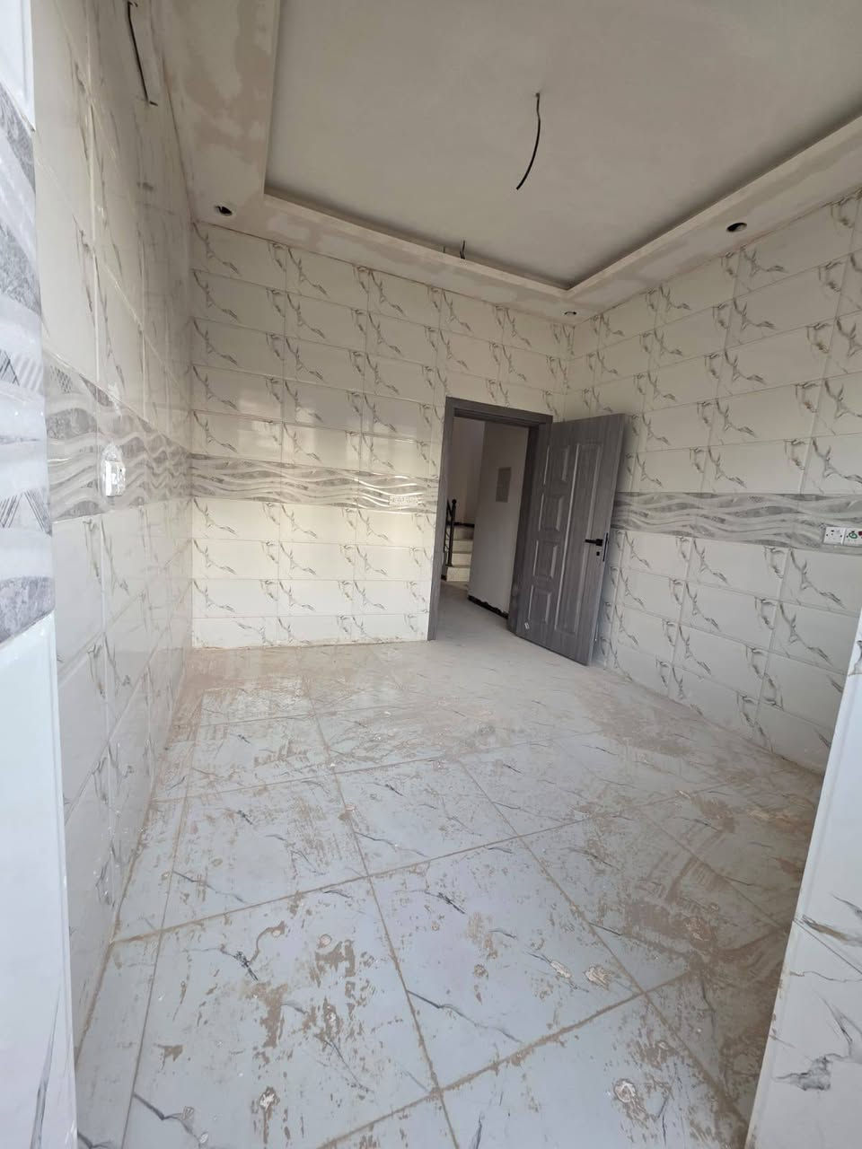 بسم الله دار للبيع تكريت
الديوم التوحيد مساحه ١٠٠متر  10☆10
يتكون من استقبال مطبخ 🏠 
مجاميع صحية 🏠 مناور
 🏠 صاله وصطيه 🏠 
غرف نوم 3🏠 
للاستفسار لاتصال
***********عبدالله 
 مكتب 🏢 ابو رداد 🏢 
وشركائه للوساطه العقاريه
