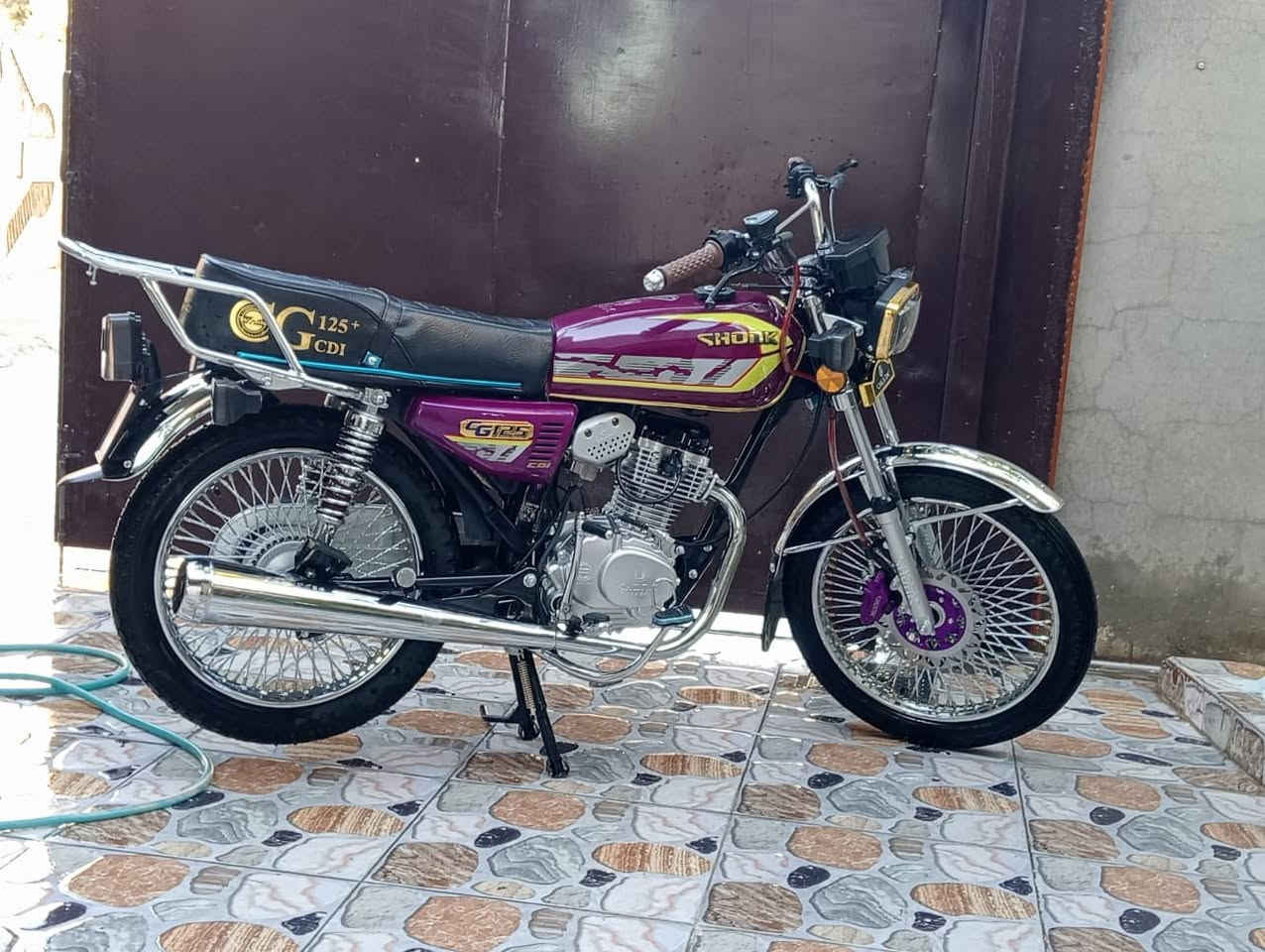 سلام عليكم دراجه للبيع صندوق وحد او الدراجه وحد مكان كركوك نضيفه أي نقص مابيها للشرط السعر واتساب***********👑❤️
