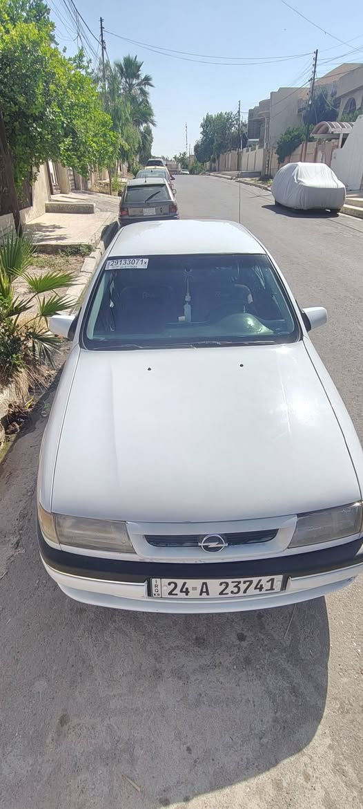 السلام عليكم.. سيارة أوبل فكترا (Opel Vectra) موديل 1994 للبيع، مواصفاتها كالآتي:
المحرك: حجم 2000 (محرك 20)، المحرك والگير بشرط الفحص (شرط چطل).
الصبغ: مصبوغة صبغ عام جمالية (تحديث صبغ بدون حوادث قوية).
الأوراق: السنوية والتحويل بشرط (تتحول مباشرة باسم المشتري).
المواصفات والاضافات:
جام كهرباء.
شاشة داخلية متطورة.
كاميرا خلفية.
السيارة بحالة جمالية ممتازة وجاهزة للاستخدان.77 
5 099 5715
***********
